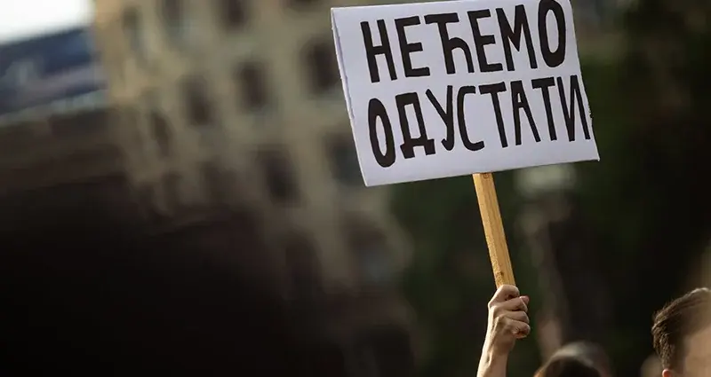 Između megafona i tišine: Kako su žene oblikovale protestni pokret u Srbiji, prenoseći teret i stvarajući solidarnost